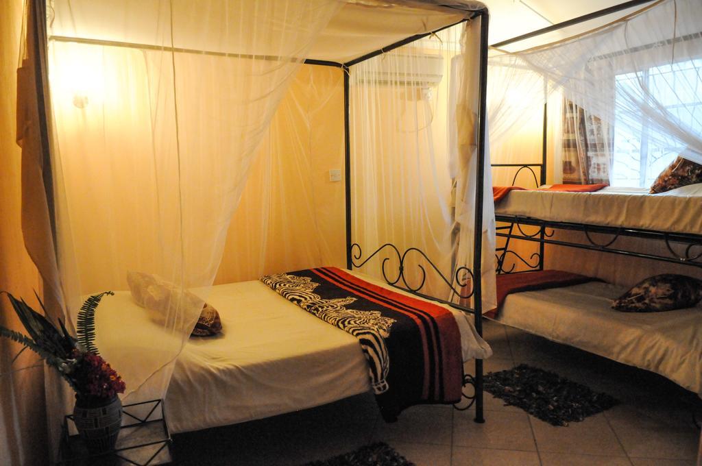 Zigzag Town Lodge Livingstone Szoba fotó